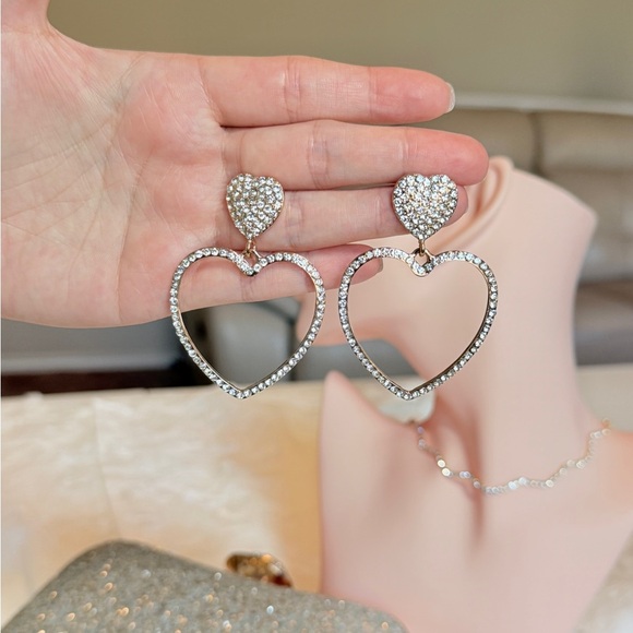 ⚜️ Trendy Silver Heart Earrings - Picture 6 of 9